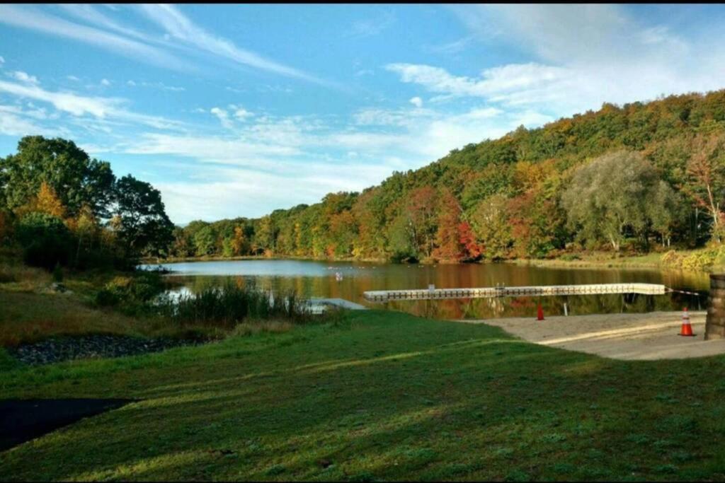 *Amenity-Filled Waterfront Oasis @Saw Creek Estates Near Waterfalls And Hiking* 东斯特劳兹堡 外观 照片
