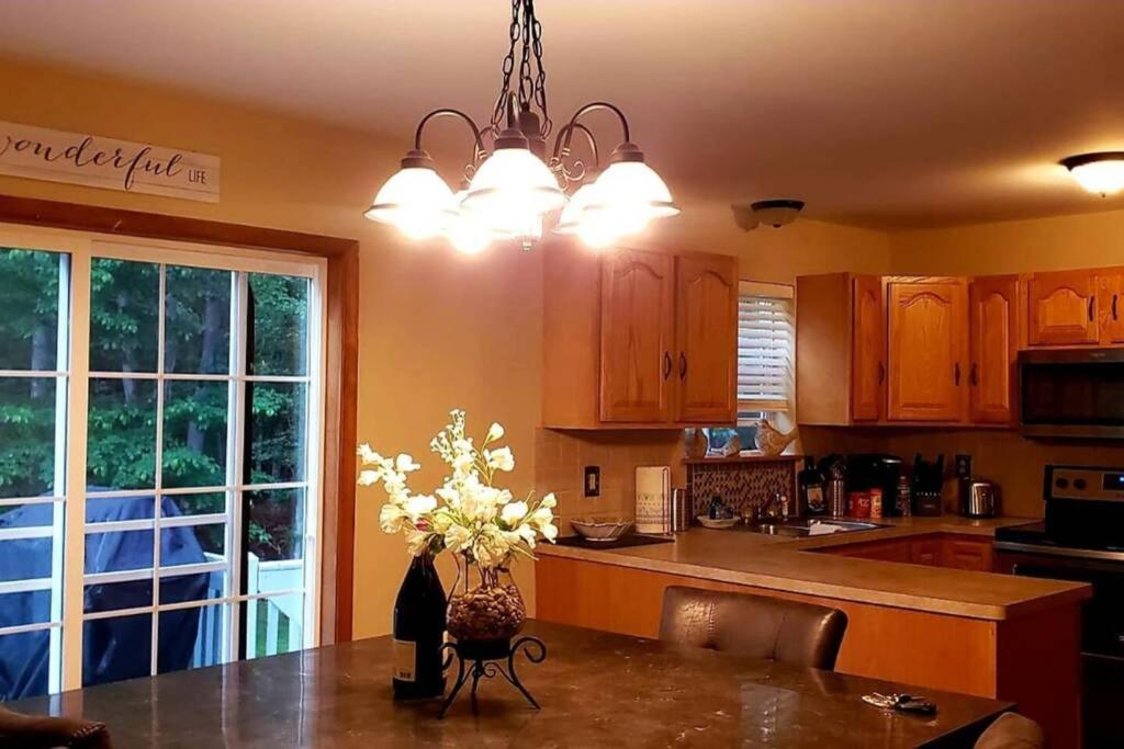*Amenity-Filled Waterfront Oasis @Saw Creek Estates Near Waterfalls And Hiking* 东斯特劳兹堡 外观 照片